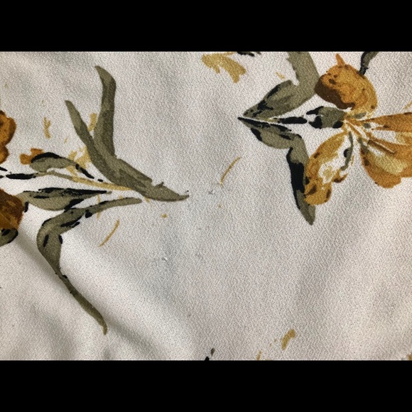 Flowery Top with Tie Front 🌻 - Picture 5 of 7